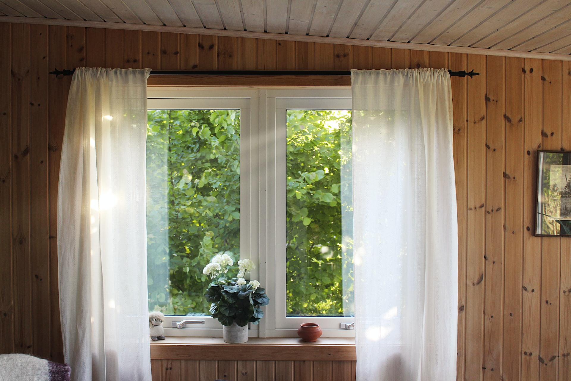 5 Warning Signs That It's Time To Replace Your Window!